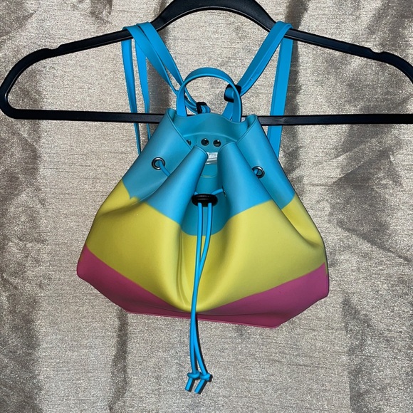 NWOT.  Beach Bag backpack.  Made of durable rubberized material. - Picture 4 of 5